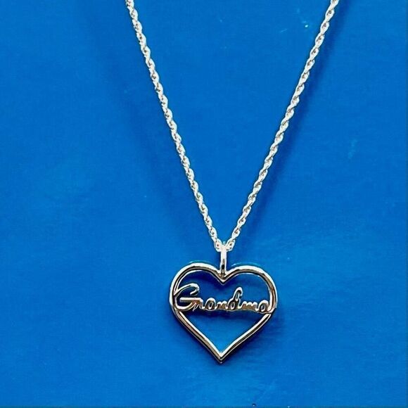 BAY Adorable “Grandma”Pendant & 18” Sterling Silver Chain - Picture 4 of 10